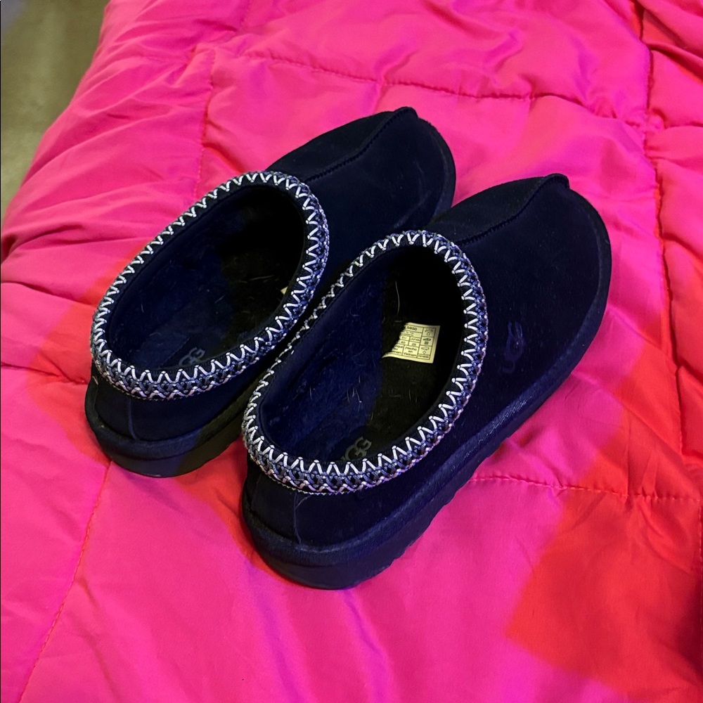 UGG TASMAN Black Slippers - Picture 2 of 7